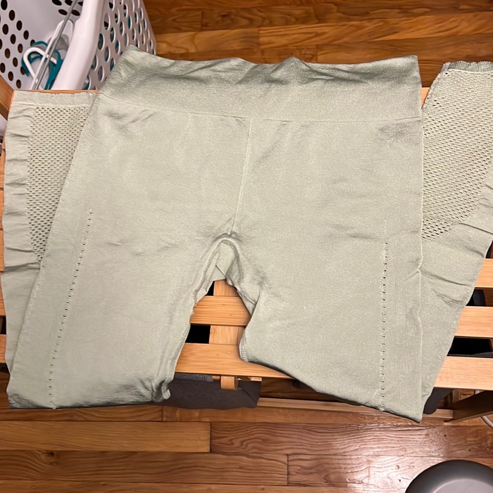 Green ankle legging